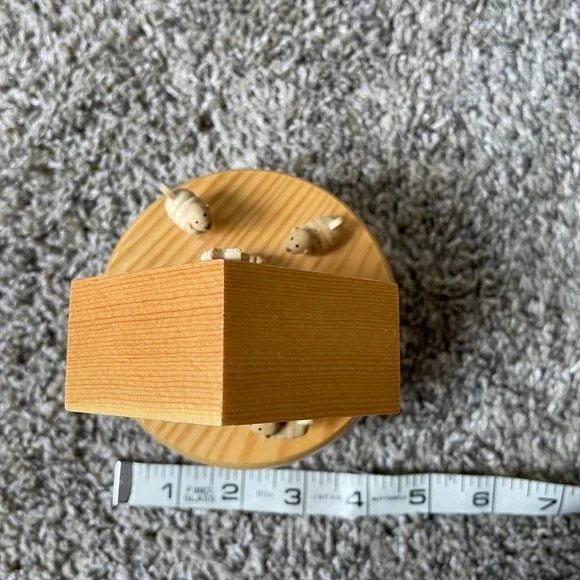 Vintage Nativity Music Box - Picture 5 of 8